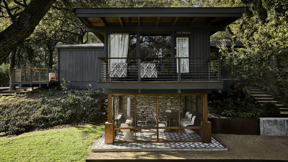 view of enclosed porch at balcones residence