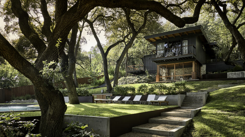 overall houseyard of the balcones residence